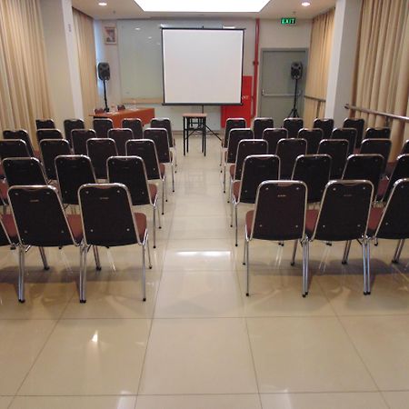 Amaris Hotel Bekasi Barat Екстер'єр фото