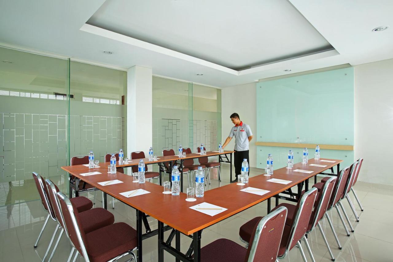 Amaris Hotel Bekasi Barat Екстер'єр фото