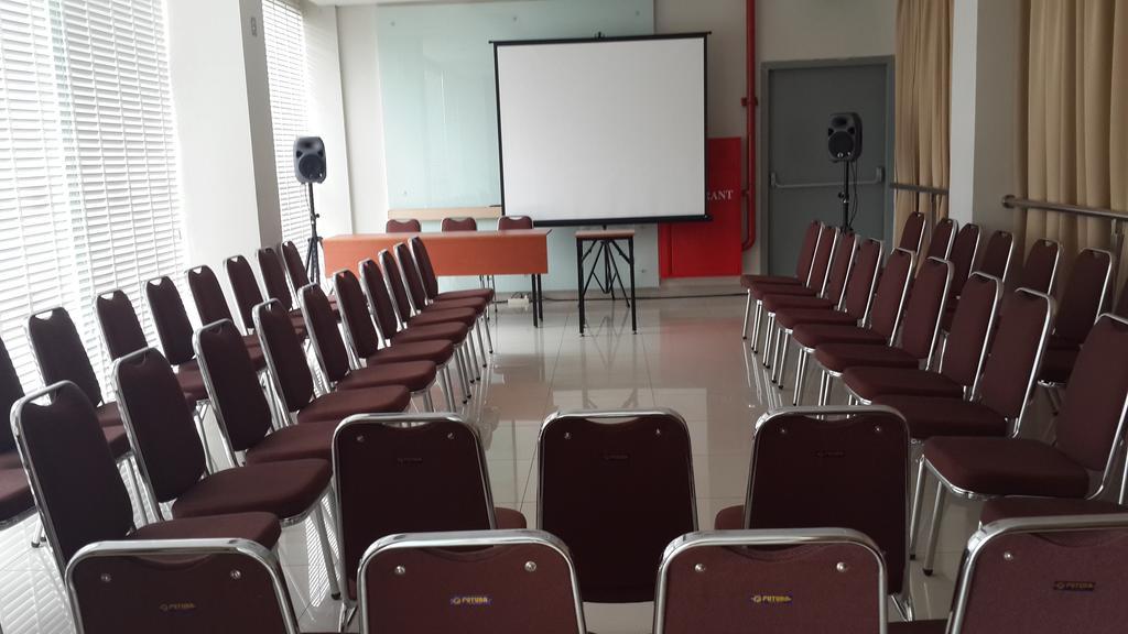 Amaris Hotel Bekasi Barat Екстер'єр фото