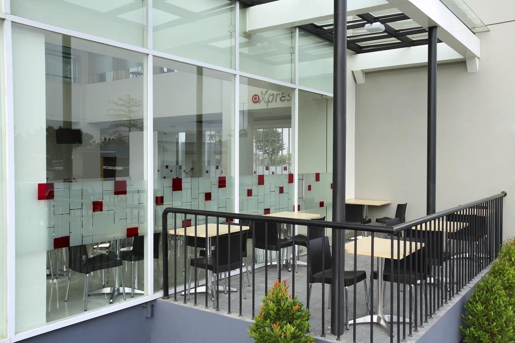 Amaris Hotel Bekasi Barat Екстер'єр фото