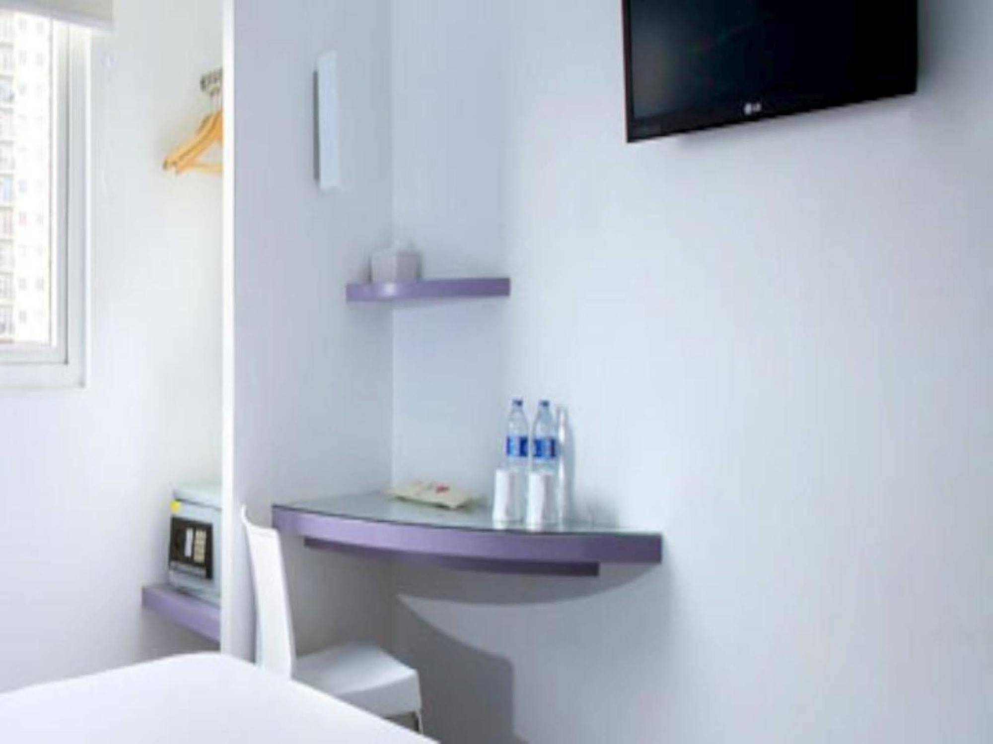 Amaris Hotel Bekasi Barat Екстер'єр фото