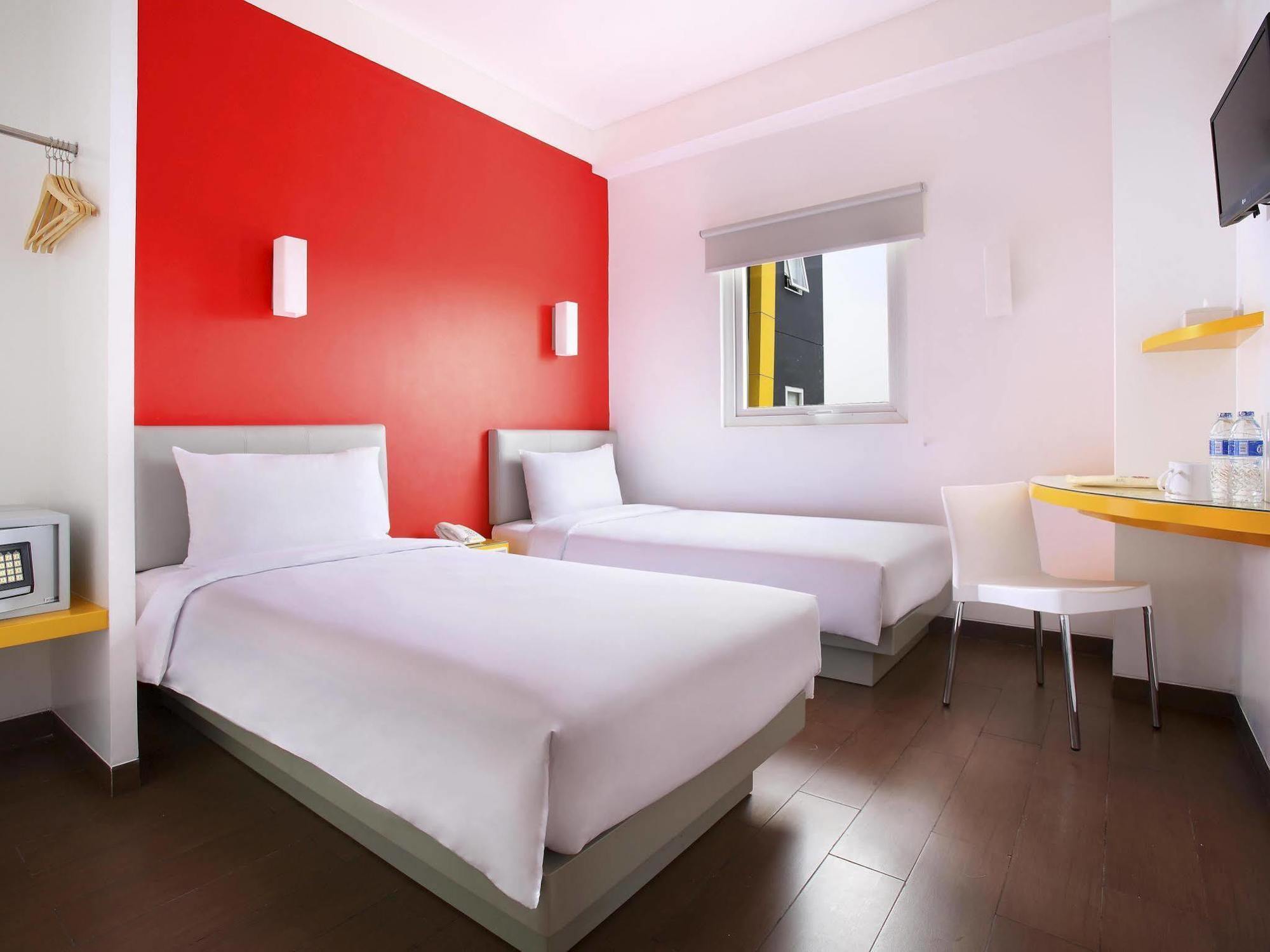 Amaris Hotel Bekasi Barat Екстер'єр фото